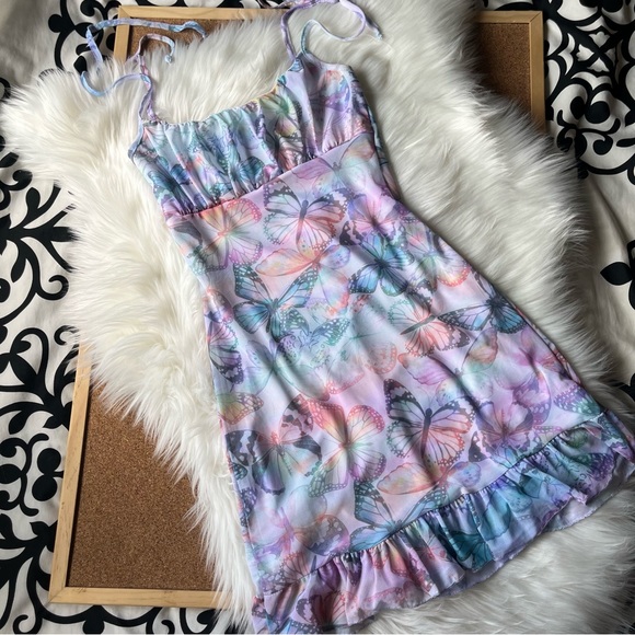 Caution to the Wind | Butterfly Dress - Picture 9 of 10